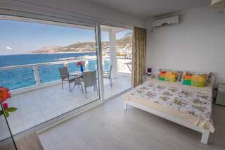Апартаменты Apartments Bravo Добра-Вода Апартаменты-студио с видом на море-10